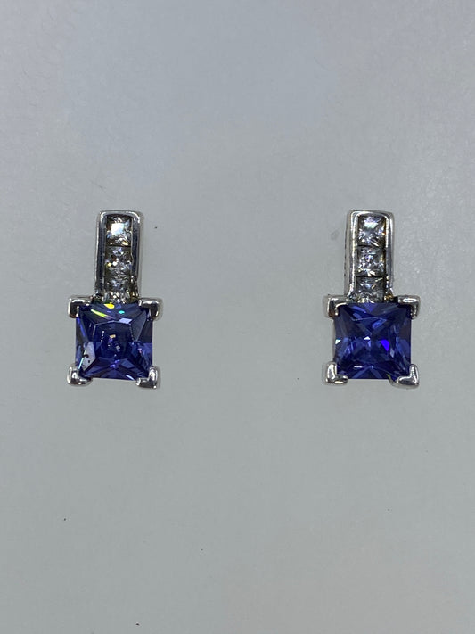 Par de aretes de plata 925 con circonia azul engastada en cierres de mariposa
