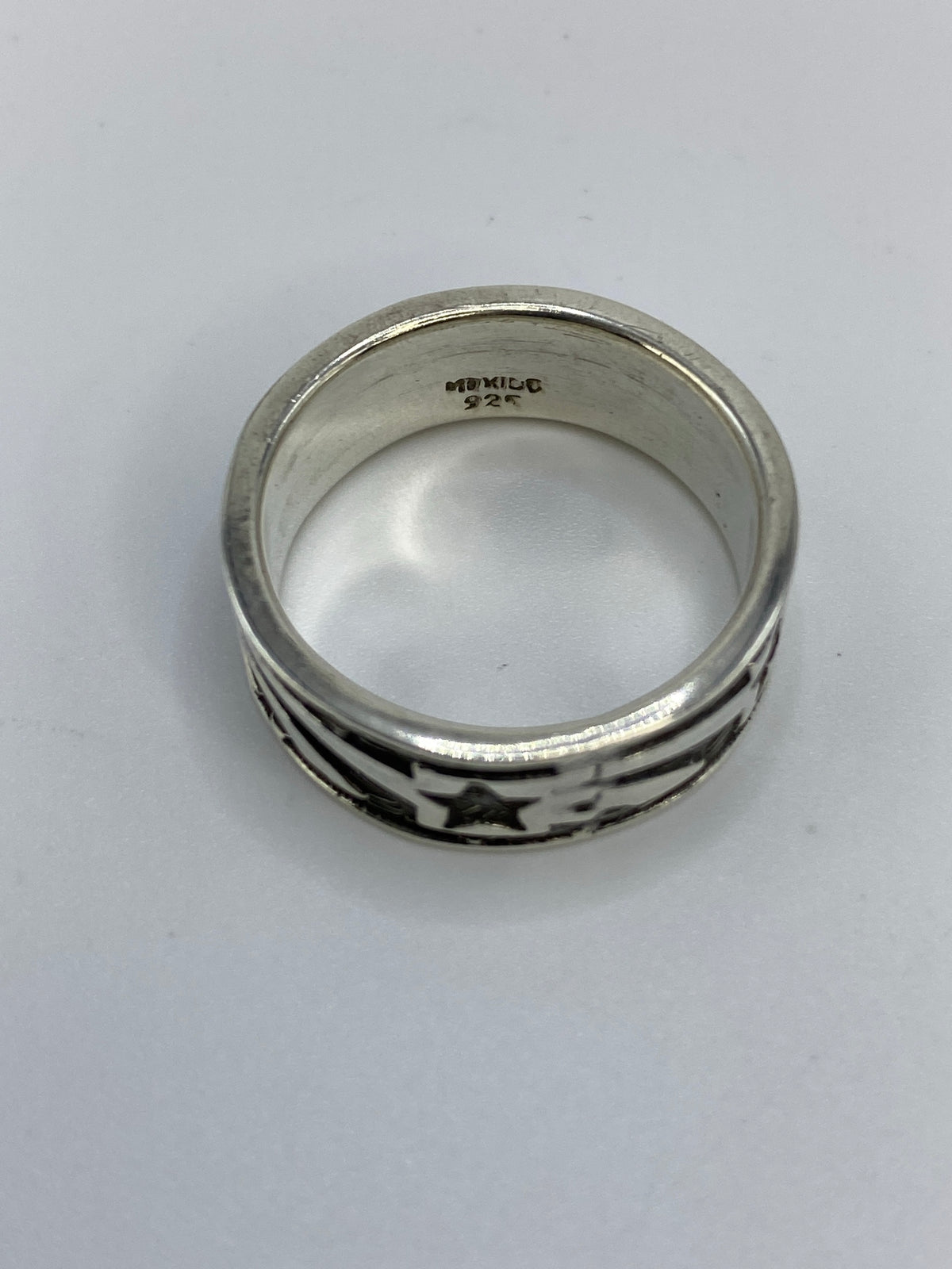 Marca de Quinto 925 en el interior del anillo garantizando autenticidad