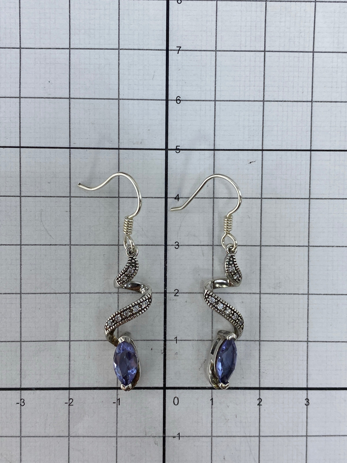 Circonia azul marquesa engastada a mano en plata 925 con Quinto