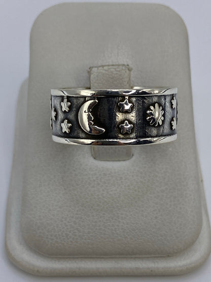 Anillo de plata 925 repujado con luna, estrellas y sol en talla 11