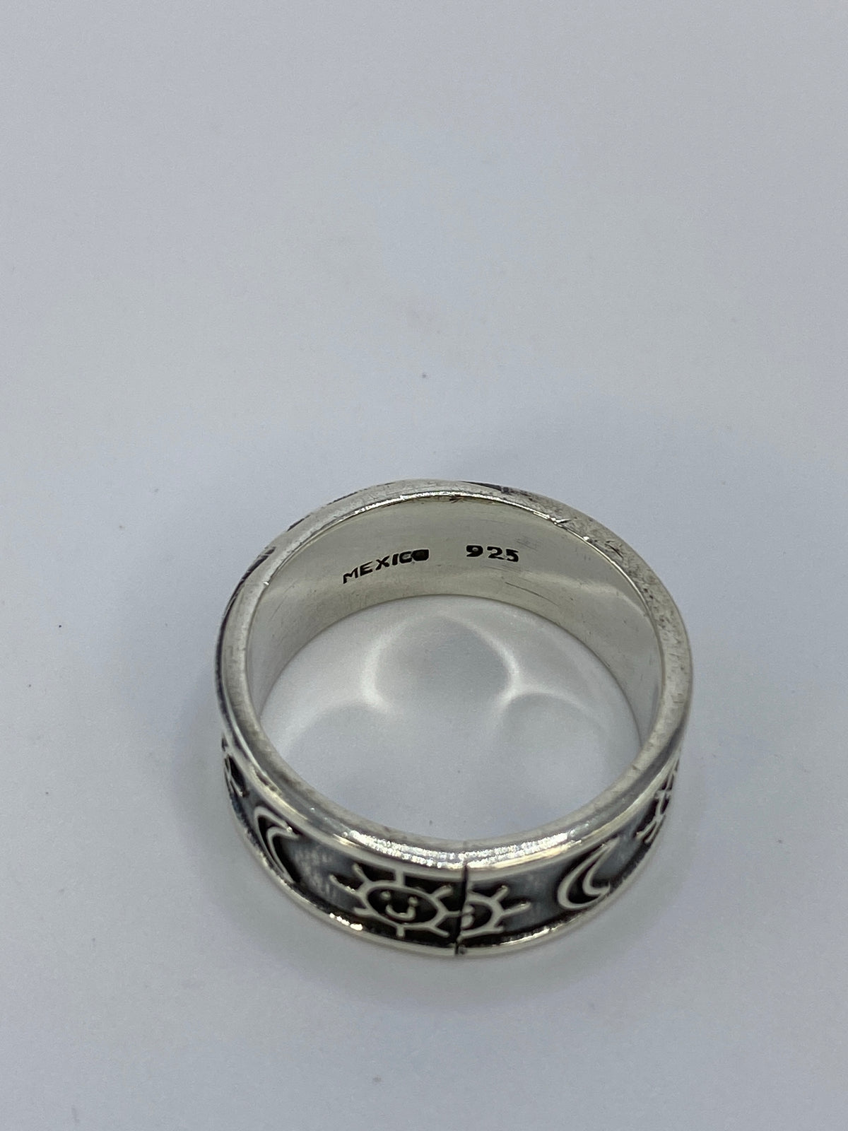 Detalle del Quinto 925 grabado en el interior del anillo, garantía de autenticidad