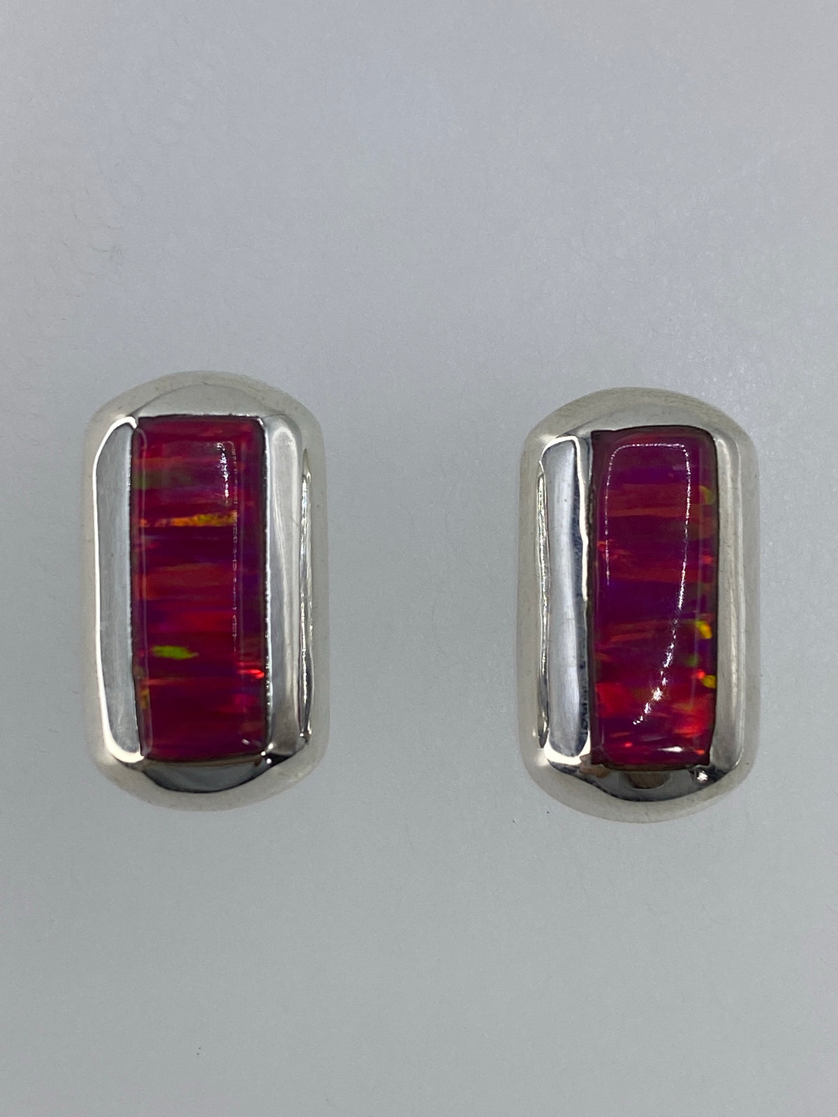 Par de aretes de plata 925 con ópalo de fuego multicolor engastado a mano
