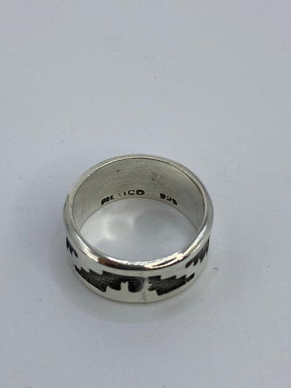 Anillo de plata repujado con Quinto grabado en el interior y peso 6.2 g