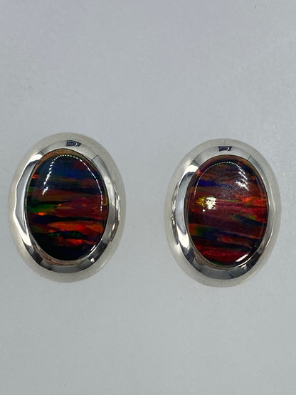 Par de aretes de plata 925 con ópalo de fuego multicolor engastado a mano