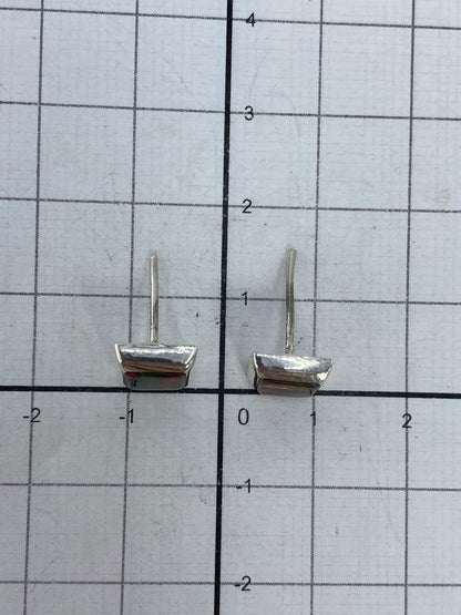 Reverso de los aretes con marca 925 y Quinto de autenticidad visible