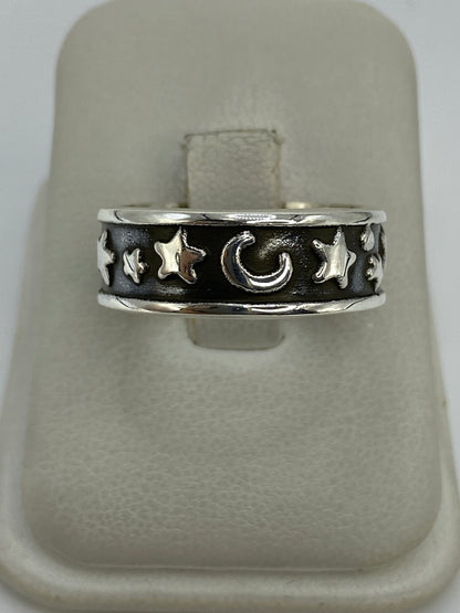 Anillo de plata 925 repujado con lunas crecientes y estrellas, talla 9.5, en estuche blanco