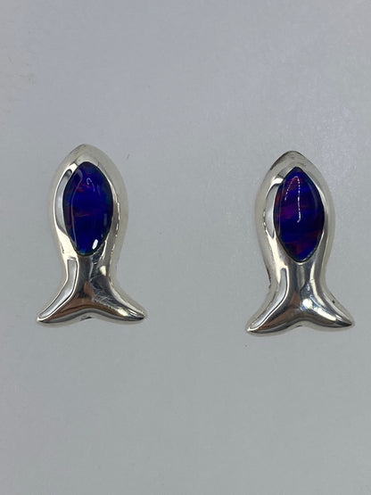 Aretes de plata 925 con ópalo de fuego multicolor, 1.2 cm de largo, engastados a mano en Taxco