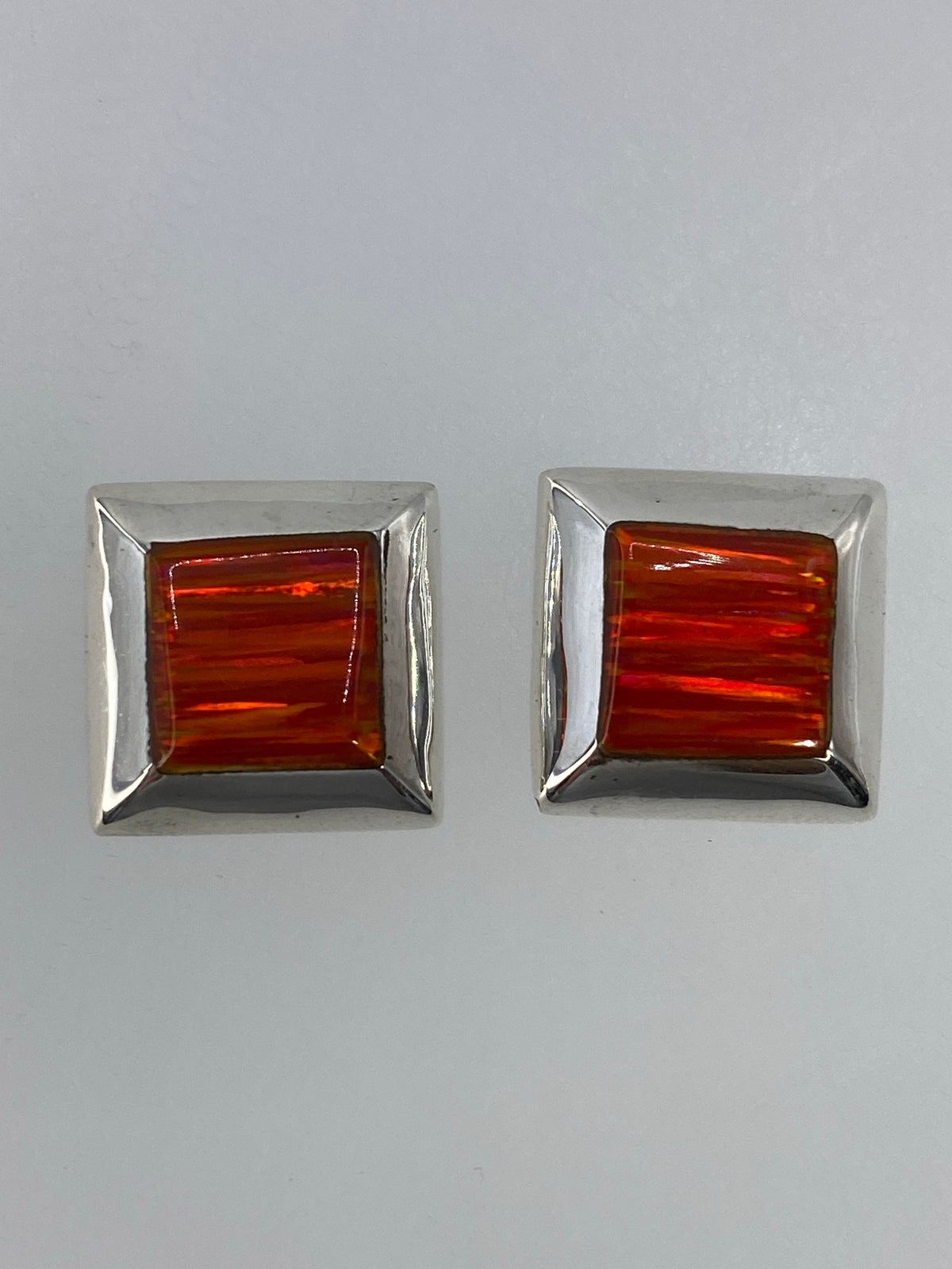 Par de aretes de plata 925 con ópalo de fuego naranja engastado a mano
