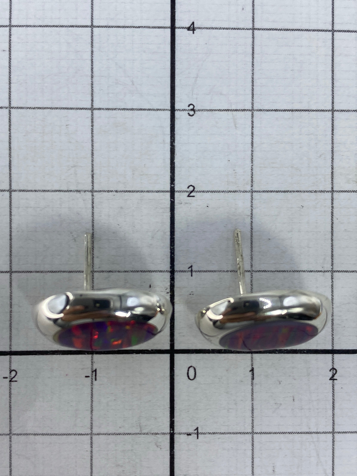 Aretes vistos desde atrás mostrando el Quinto 925 en la plata