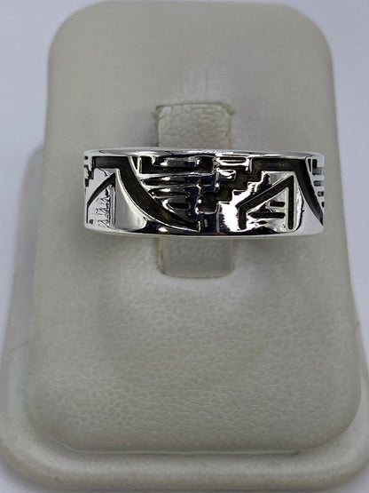 Anillo de plata repujado con motivo prehispánico azteca en talla 12