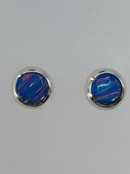 Detalle de los ópalos de fuego mostrando reflejos azules, verdes y amarillos