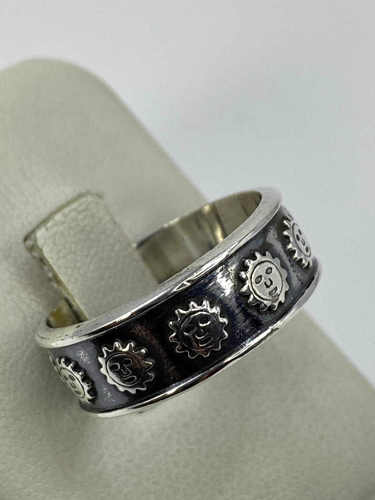 Detalle del interior del anillo con el Quinto 925 grabado
