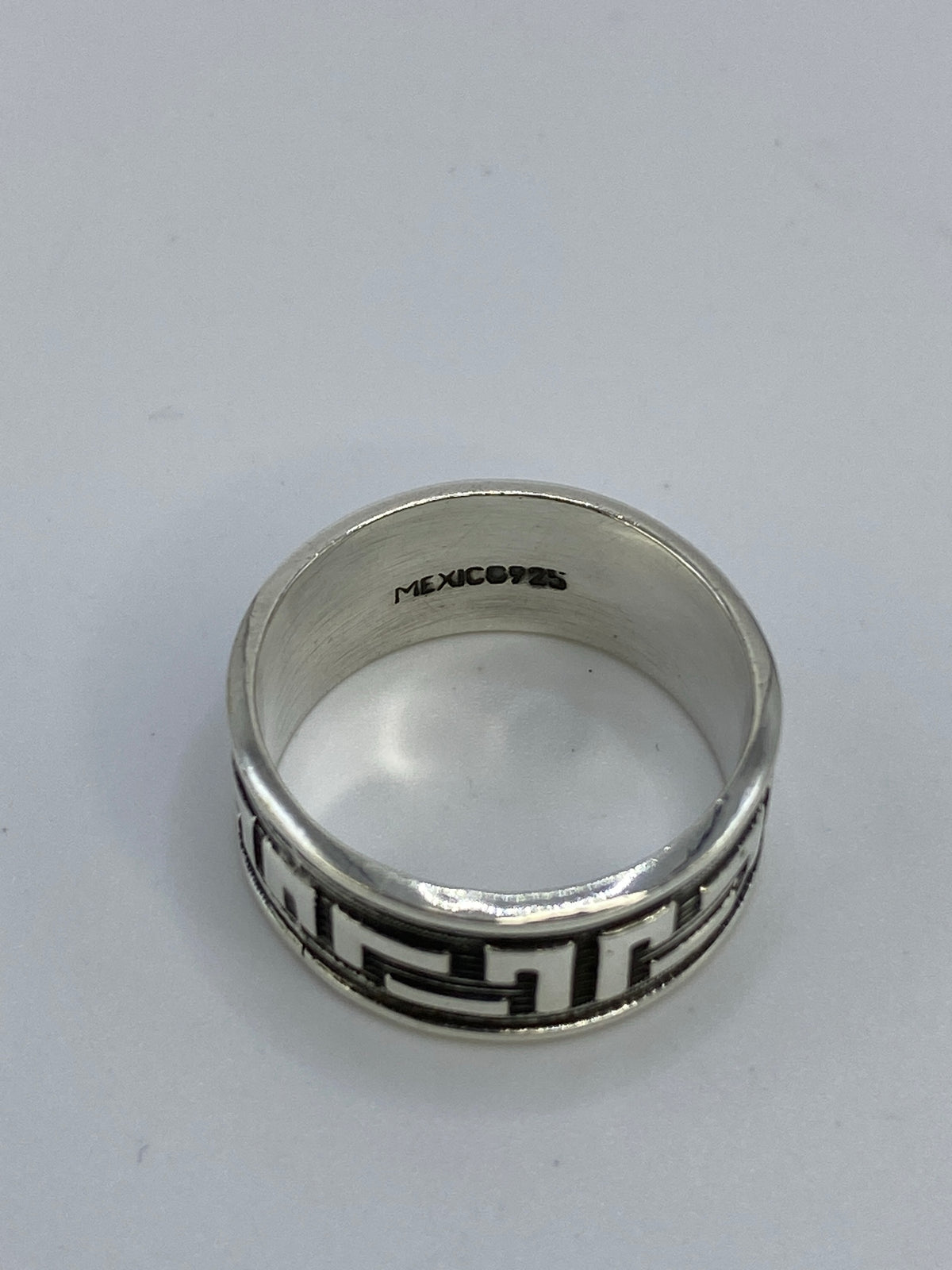 Interior del anillo con marca de Quinto 925 y contraste mexicano