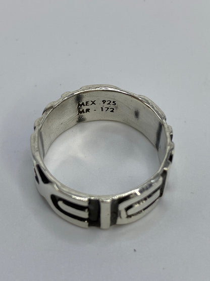Anillo sobre fondo blanco con el marcaje 925 y MEX visible