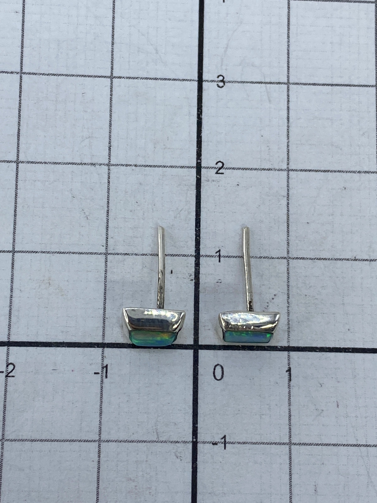 Aretes delicados de plata Taxco verde limón, listos para usar