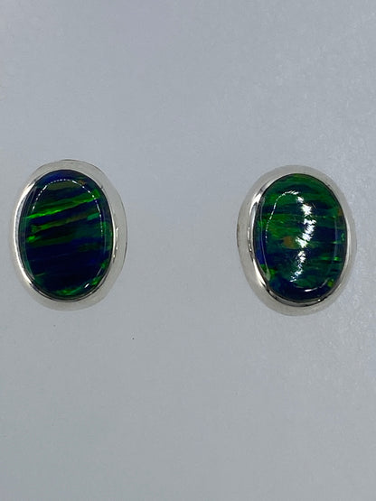 Par de aretes de plata 925 con ópalo de fuego verde engastado en Taxco
