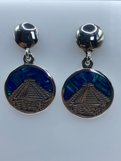 Par de aretes de plata 950 con Opalo de Fuego azul, diseño Pirámide de Chichén Itzá, 3 cm largo