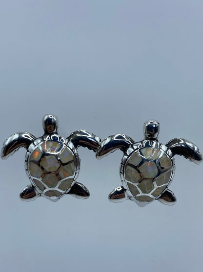 Detalle del engaste a mano del ópalo de fuego en plata 950