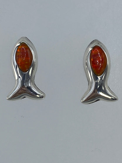 Par de aretes de plata con Ópalo de Fuego naranja brillante, vistos de frente