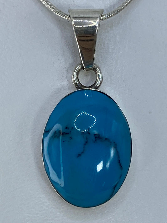 Dije ovalado de plata 950 con turquesa azul cielo engastada a mano