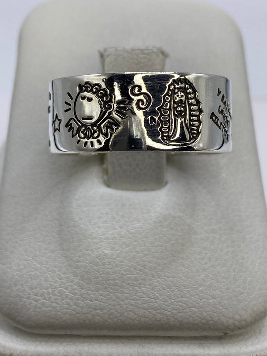 Anillo de plata 925 con grabado de motivos prehispánicos aztecas en banda ancha