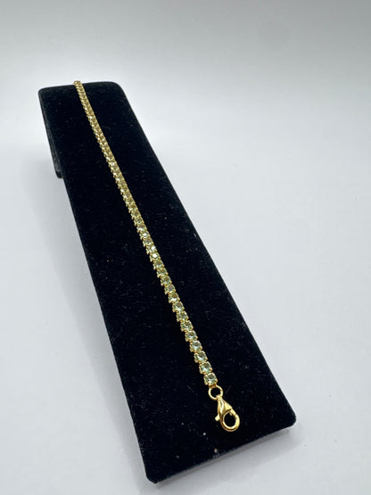 Pulsera de plata .925 con circonia verde engastada a mano, largo 22 cm, sobre estuche negro