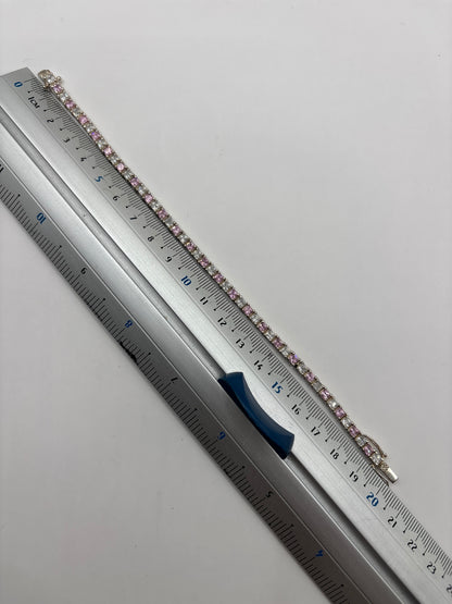Medición de la pulsera con regla: largo 18 cm, grosor 4 mm, peso 14.1 gramos