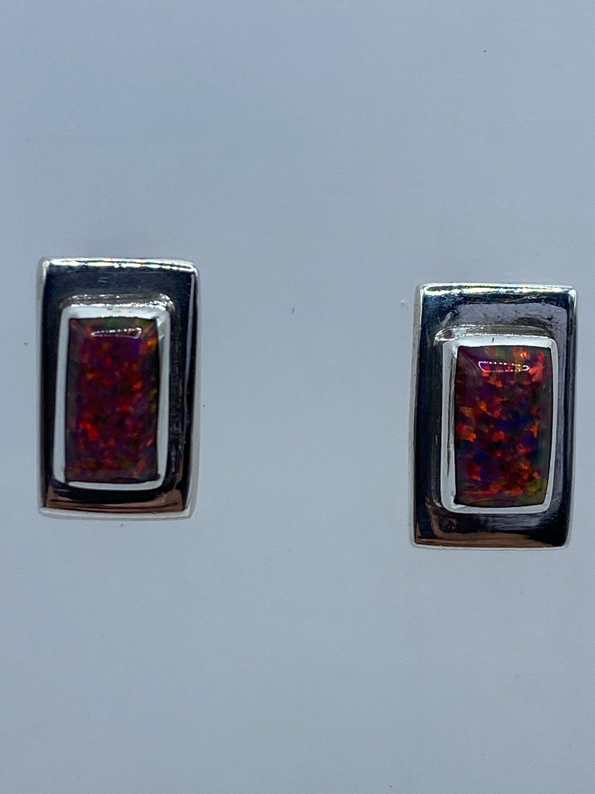 Par de aretes de plata con ópalo de Fuego multicolor, tamaño 1.5 cm