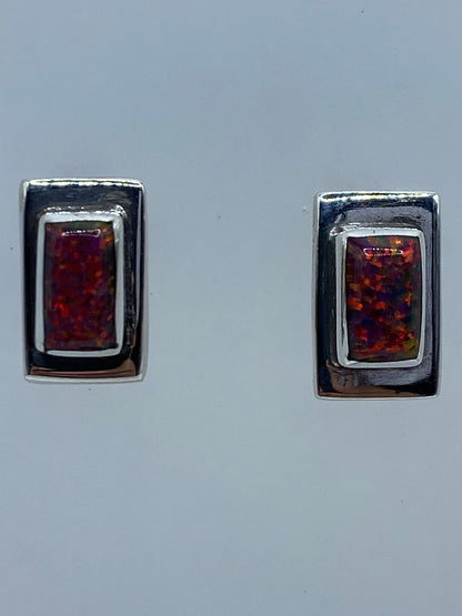 Aretes sobre medidor milimétrico mostrando las medidas exactas