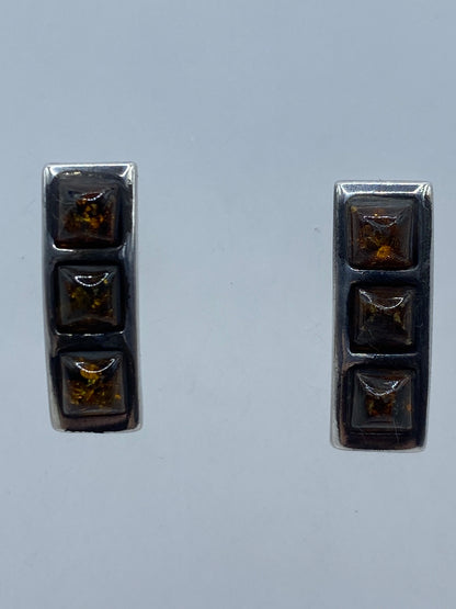 Aretes de plata con ámbar natural engastado, diseño minimalista, par completo
