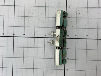 Aretes medidos en escala, 2.4 cm de largo, listos para usar