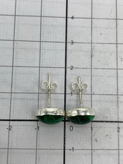 Sello 950 en la montura de plata de los aretes de malaquita