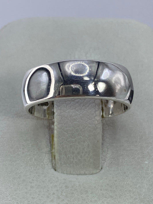 Anillo de plata 925 minimalista, banda lisa pulida, vista superior