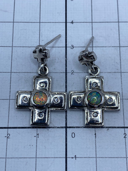 Aretes de cruz con plata 925 y sello Quinto visible en la parte trasera
