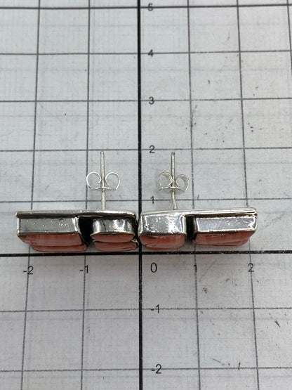 Reverso de los aretes mostrando el Quinto 925 en la plata