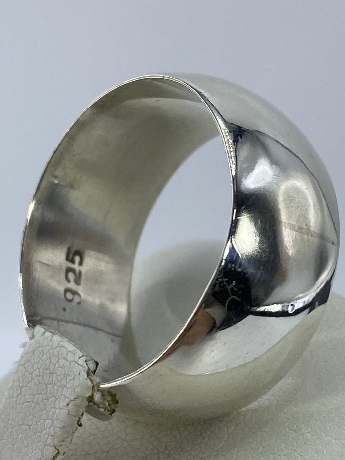 Detalle del interior del anillo con el sello de autenticidad 925