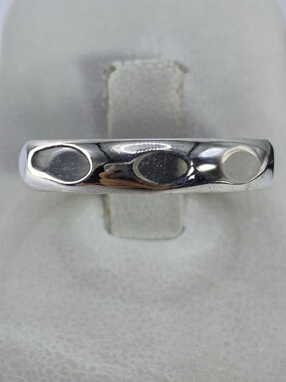 Anillo de plata 925 de banda pulida visto desde arriba