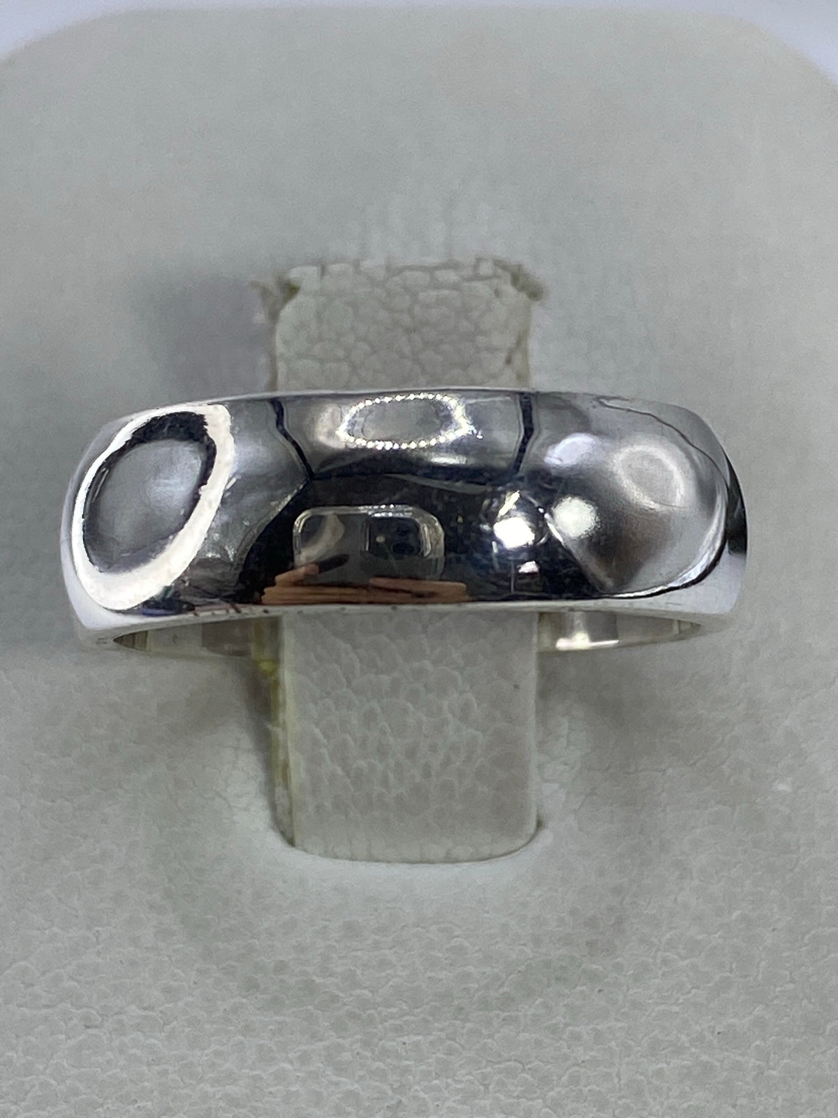 Anillo de plata 925 lisa y pulida, banda sólida en talla 6, vista frontal
