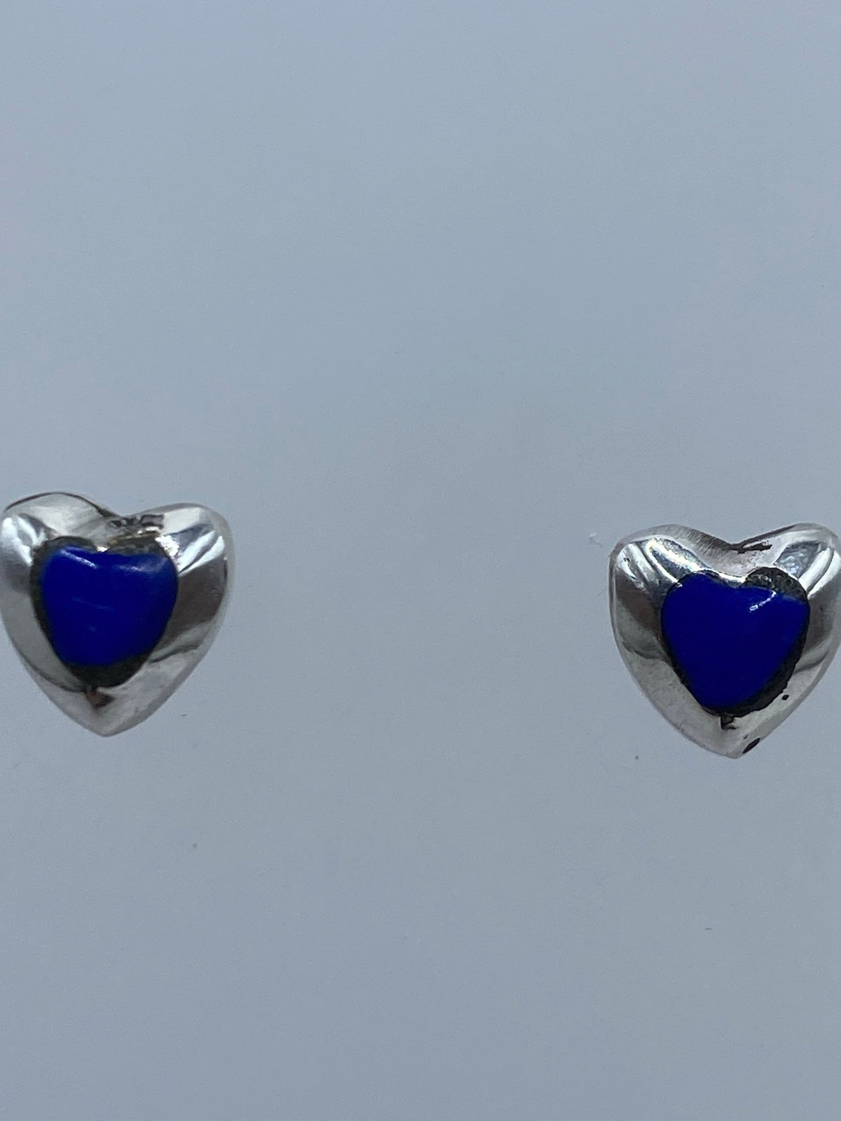 Par de aretes de plata minimalistas con piedra azul