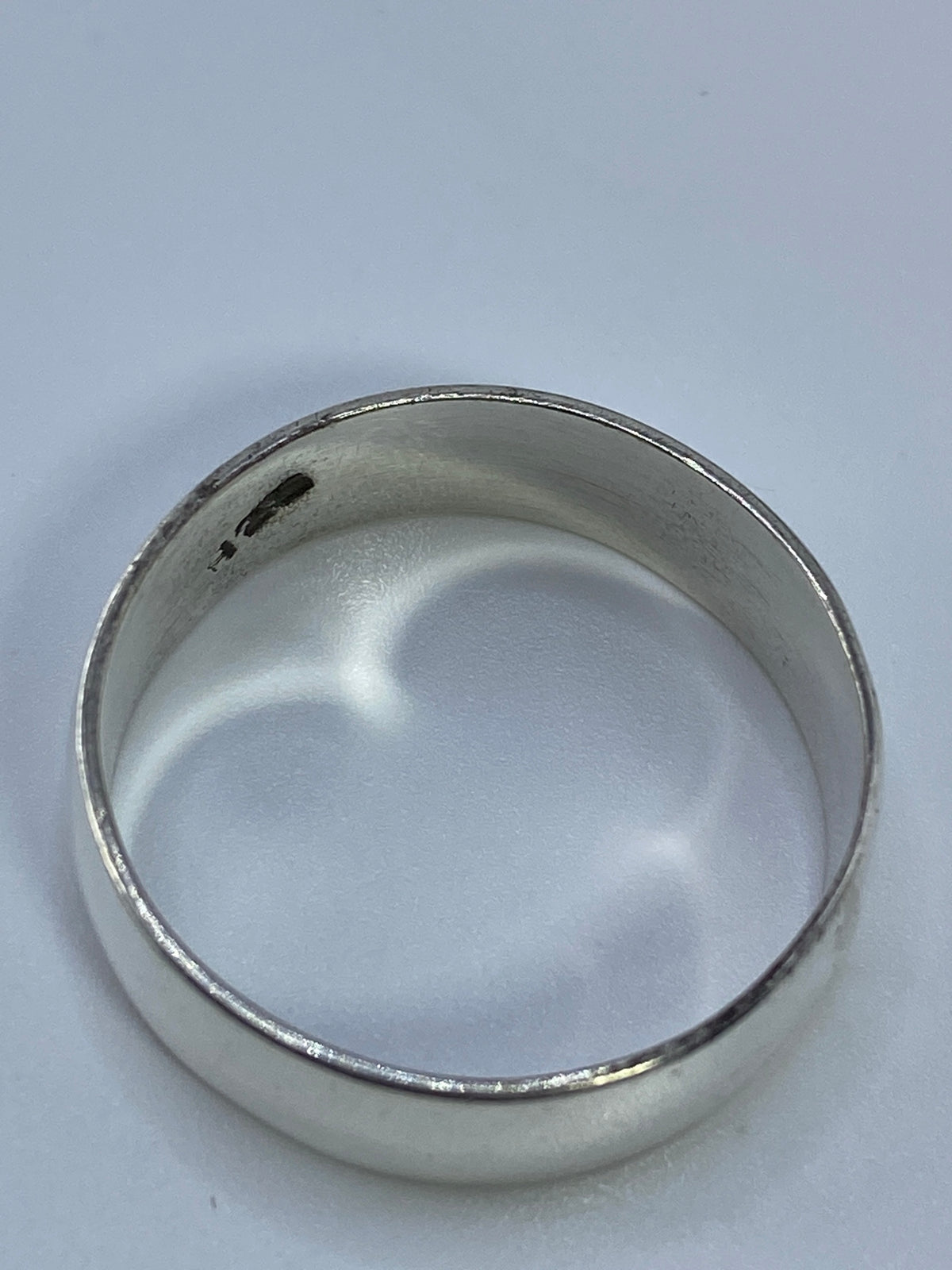 Vista del anillo en estuche, certificado de autenticidad incluido