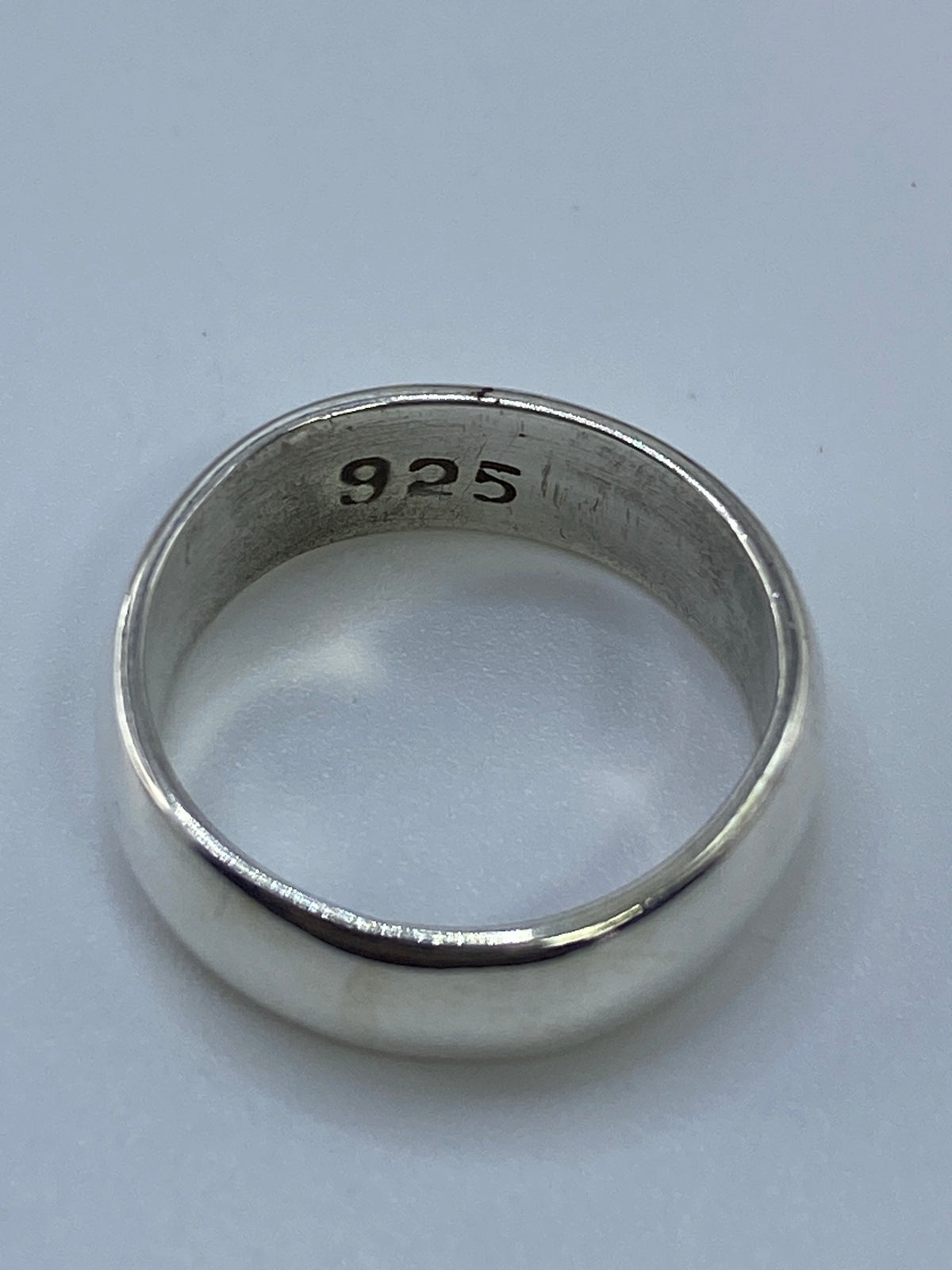 Base interna del anillo con marcaje 925 y Quinto visible