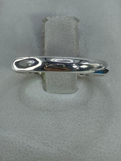 Anillo de plata 925 pulido minimalista, vista superior con brillo de espejo