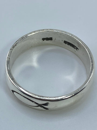 Interior del anillo mostrando marca de plata 925 y quinto