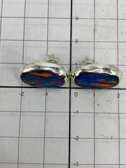 Aretes de plata 925 con ópalo en una caja de regalo — lista para regalar