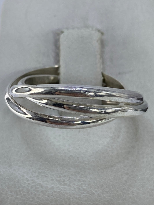 Anillo de plata 925 con 3 bandas cruzadas visto desde arriba