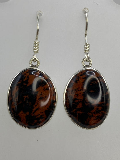 Aretes con Ojo de Tigre medidos junto a regla: 4 cm × 1.6 cm