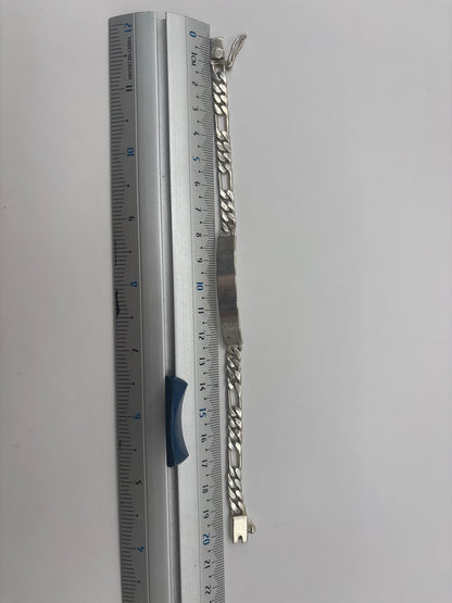 Cierre y detalle de eslabones finales de la pulsera de plata