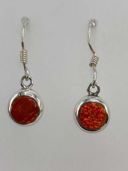 Aretes sobre regla de precisión midiendo 2.8 cm de largo