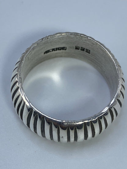 Detalle de la marca México y Quinto 925 al interior del anillo