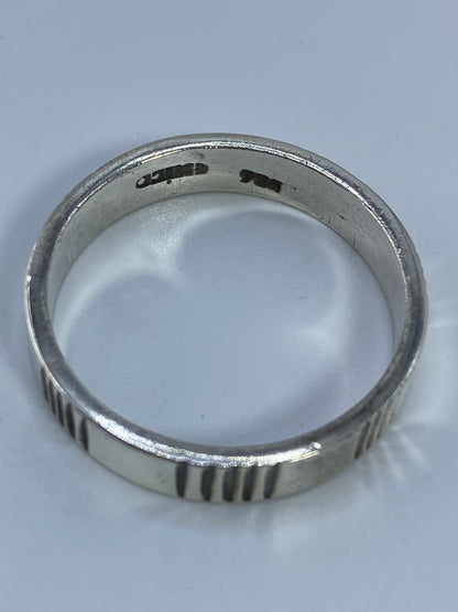 Anillo de plata 925 en la balanza mostrando 4.83 gramos